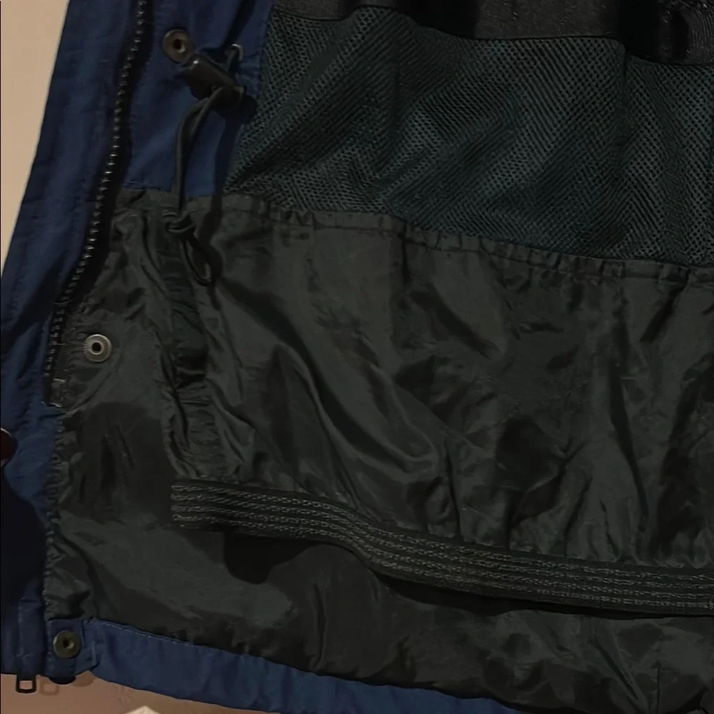 The North Face Blue and Black Ski Jacket Weather-Resistant men’s small  Bin#11A
